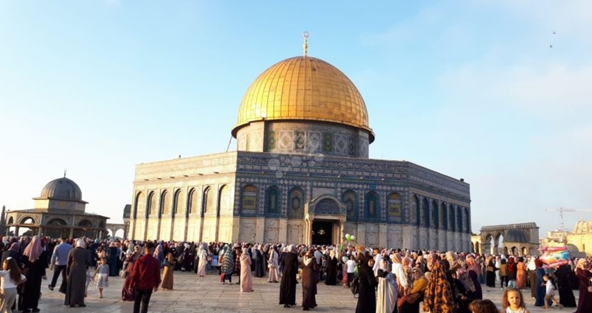 100 ألف مصل يؤدون صلاة عيد الأضحى في الأقصى