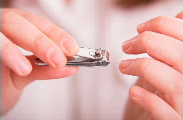 قص الأظافر في المنام ..  دلالات و تفاسير كثيرة ما أبرزها؟