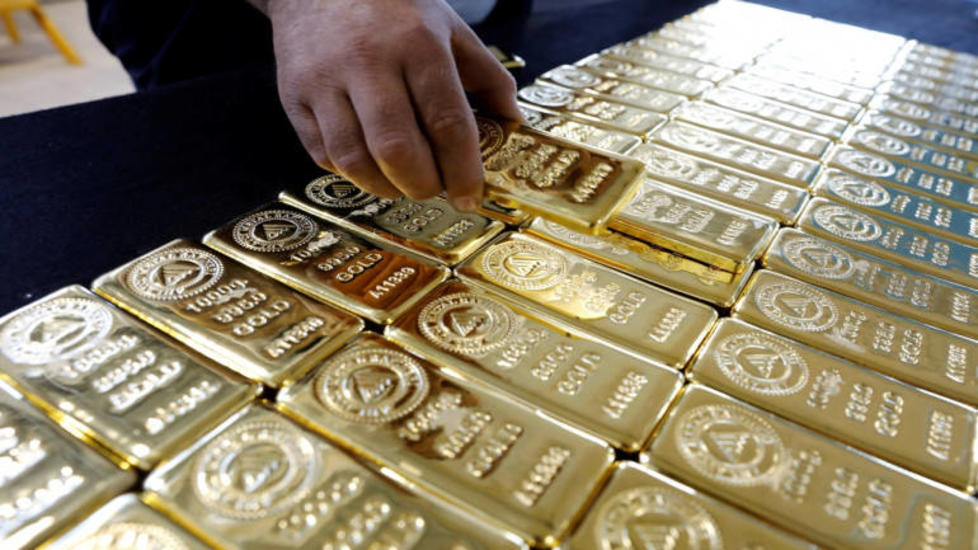  الذهب يهوي 4% مع تمسك الدولار بمكاسبه وصعود الأسهم