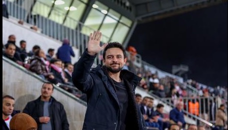 ولي العهد يهنئ منتخب الجزائر تأهله لدور الـ 32