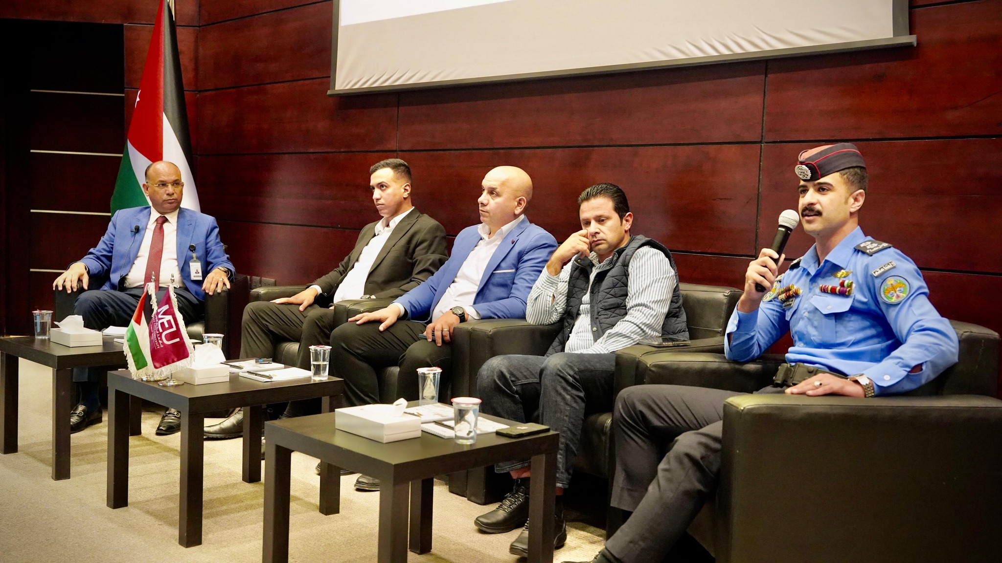 طلبة "الشرق الأوسط" يحاورون عضو محكمة دستورية حول الدستور الأردني