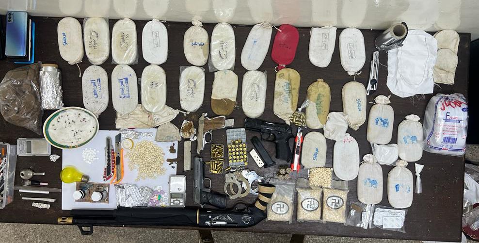 القبض على أربعة مروجين للمخدرات بحملة أمنية في سحاب وضبط 350 الف حبة مخدرة في الرويشد 