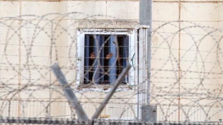‭ ‬16اسيرا فلسطينيا يواصلون إضرابهم عن الطعام