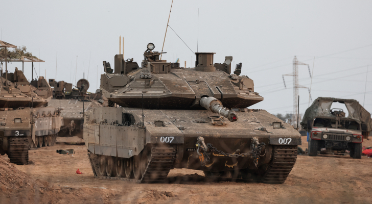  دبابات إسرائيلية تتوغل غرب خان يونس وتدمر الخيام