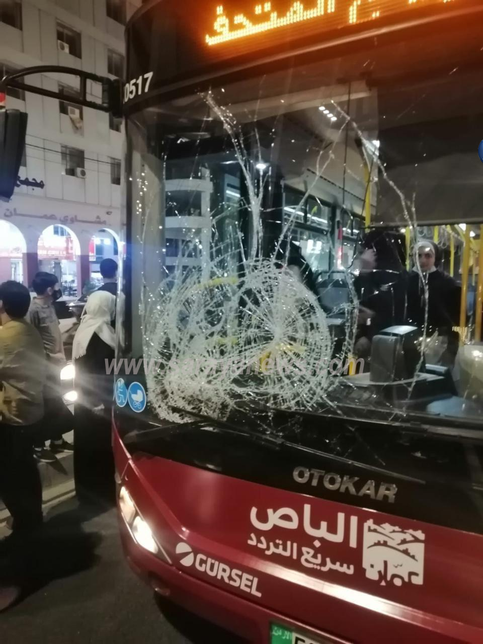 بالصور  .. الباص السريع يدهس شخصاً قرب دوار المدينة الرياضية
