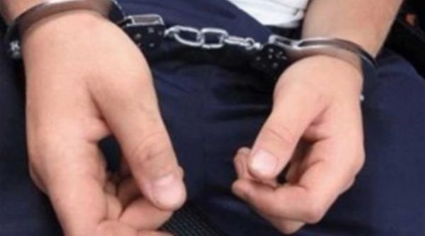الشرطة تقبض على شخص مشتبه به بسرقة وابتزاز عبر موقع الفيس بوك
