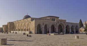 لأول مرة منذ عام 2007… غزيون في طريقهم للمسجد الأقصى