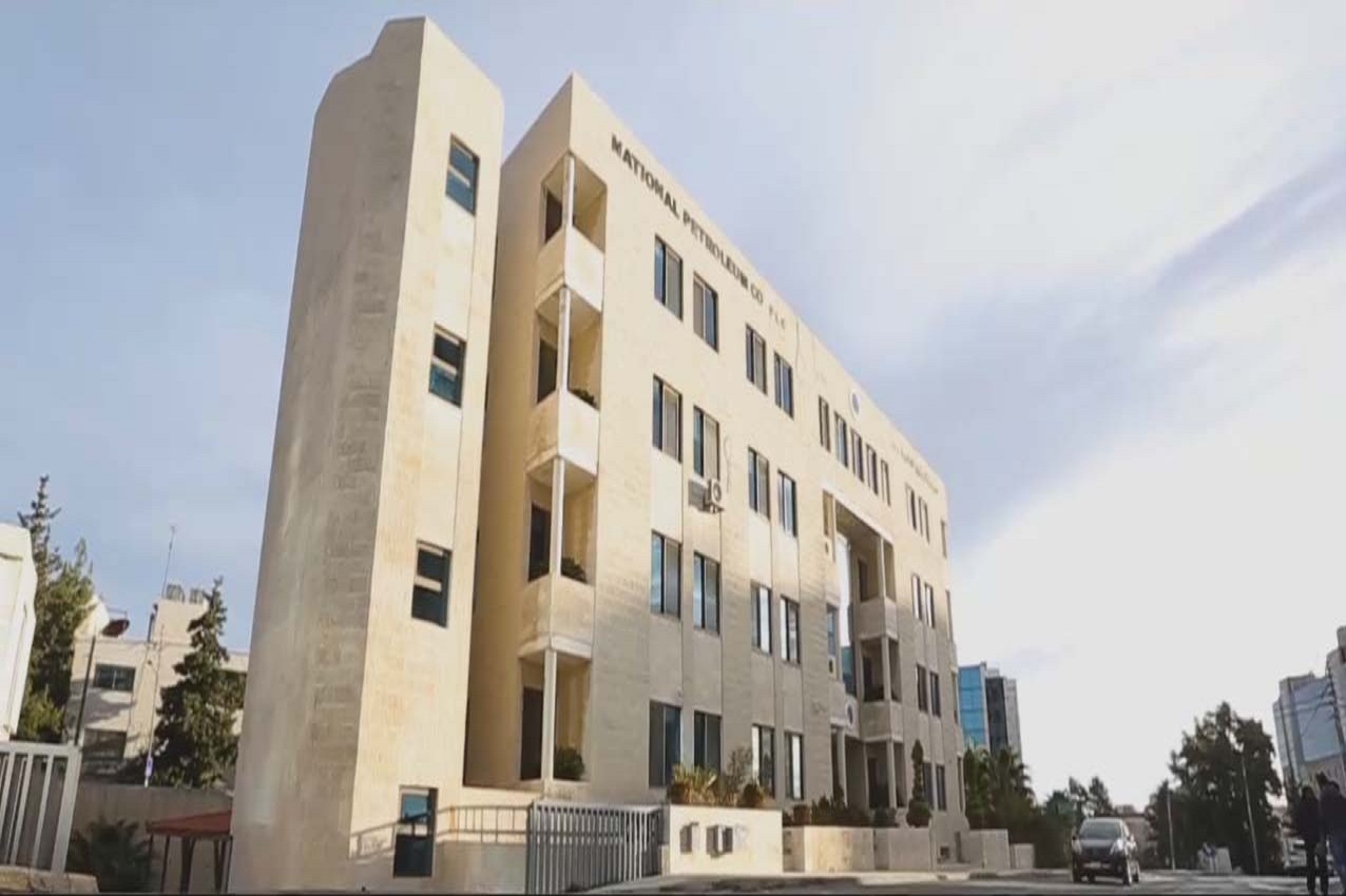 موظفون في "البترول الوطنية" يحتجون على زيادة رواتب اخرين  بنسبة 5% بدون وجه حق  ..  "وثائق"