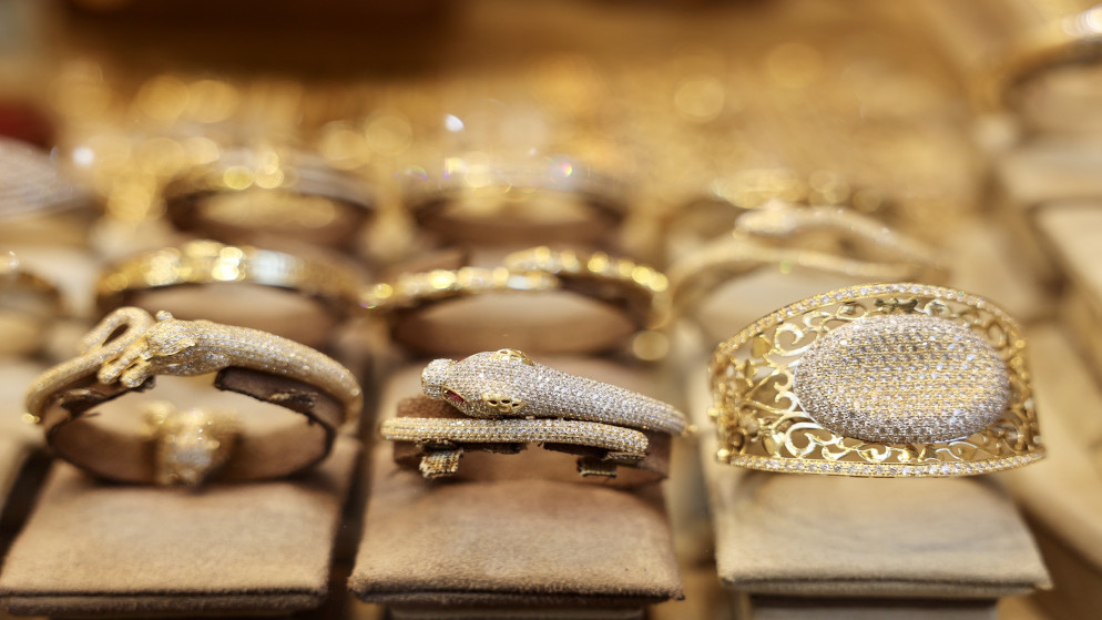 98.4 دينارا سعر الذهب عيار 21 بالسوق المحلية