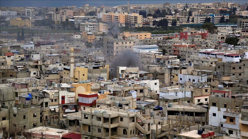  جماعات مسلحة تستولي على مدارس أونروا في مخيم عين الحلوة في لبنان 