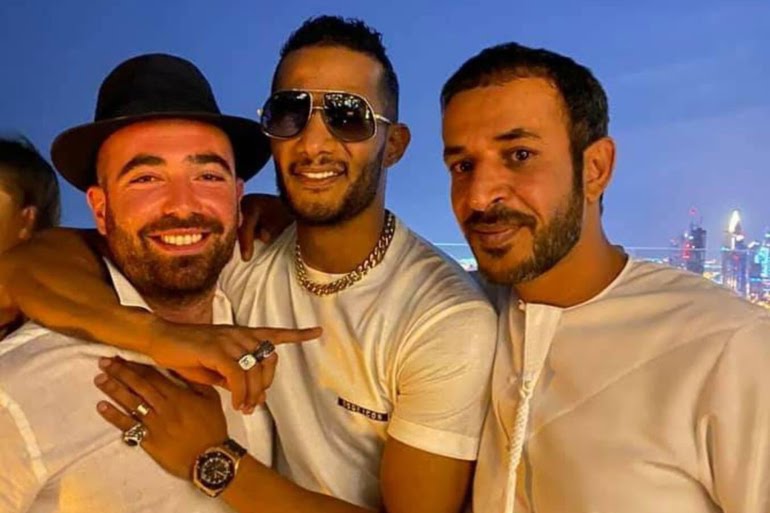بعد نشر صورته مع مطرب صهيوني  ..  محمد رمضان ينفي معرفته جنسيته