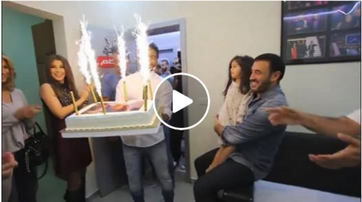 بالفيديو ..  تامر ونانسي يحتفلان بعيد ميلاد كاظم  ..  شاهدوا جمال حفيدته!