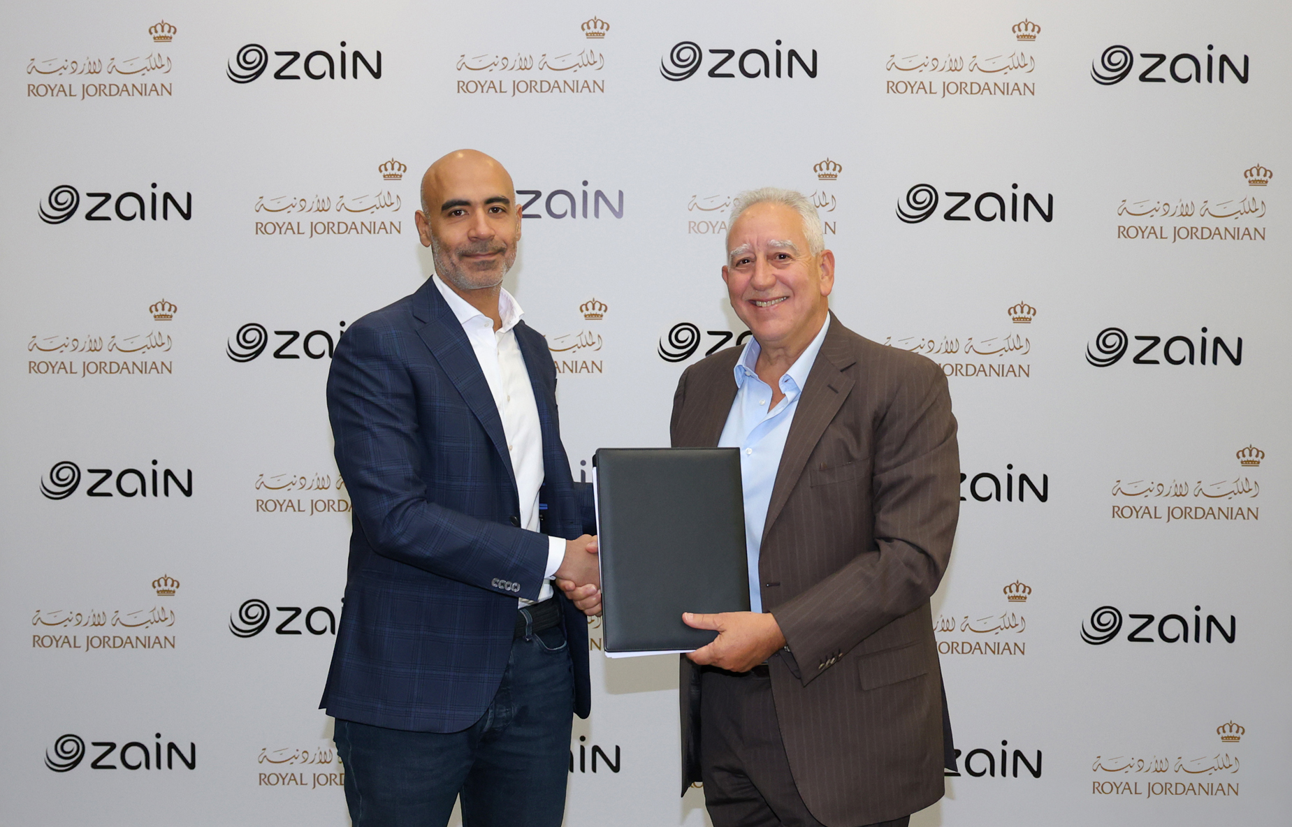 ضمن تعاون يعد الأول من نوعه في المنطقة ..  الملكية الأردنية وزين تطلقان خدمة الترجمة الفورية بلغة الإشارة في مطار الملكة علياء الدولي بالتعاون مع شركة "ميرج"