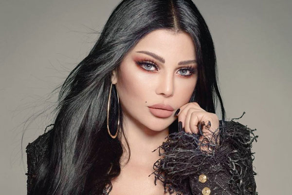 بالصورة والفيديو - إليك ما في خزانة هيفاء وهبي من حقائب وأحذية
