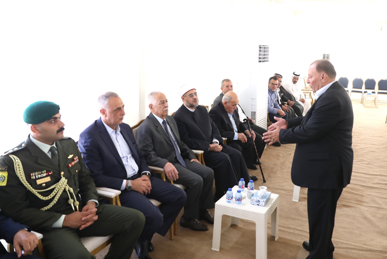 مندوبا عن الملك وولي العهد ..  العيسوي يعزي العدوان وشاهزاده والقضاة  