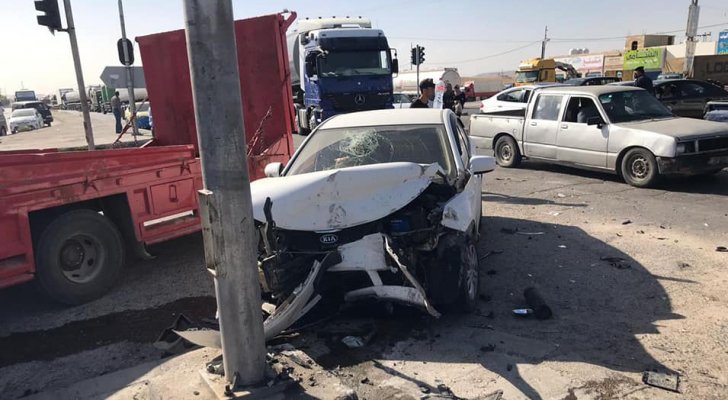 وفاة ثلاثة أشخاص وإصابة خمسة آخرين إثر حادث تصادم في محافظة العاصمة 