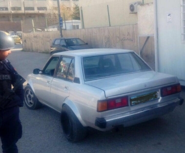 بالفيديو  .. القبض على سائق يقود مركبته بطريقة استعراضية خطرة ومتهورة في عمان