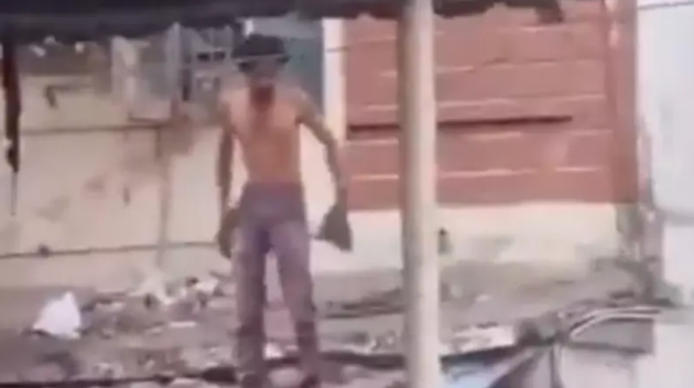 فيديو لا يصدق ..  شاهد شاباً رمى بنفسه من ثالث طابق ووقف بلا خدش