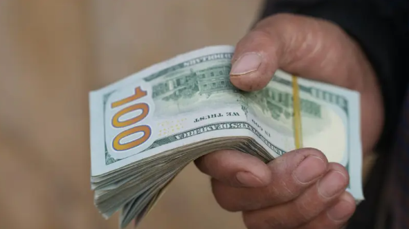 بسبب الأجانب ..  سعر الدولار في مصر يعود للارتفاع!