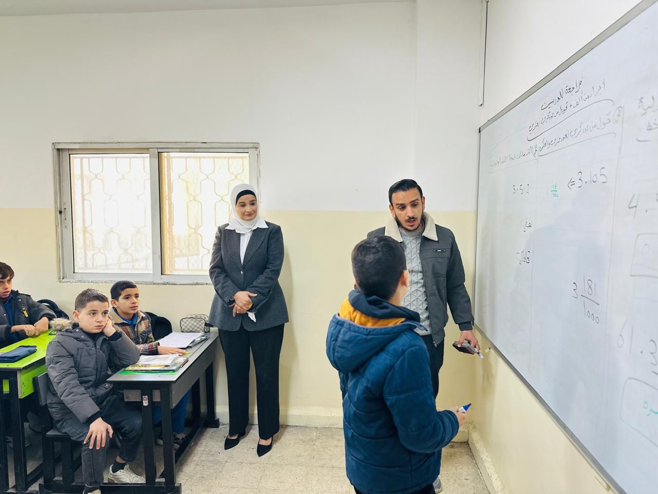 السواريس تؤكد التزام المدارس بتعزيز بيئة تعليمية آمنة ونظيفة خلال تفقدها لمدرسة زيد بن حارثة