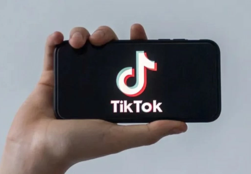 "تيك توك" ينتقل لملكية أميركية ..  وترامب "يحتفل"