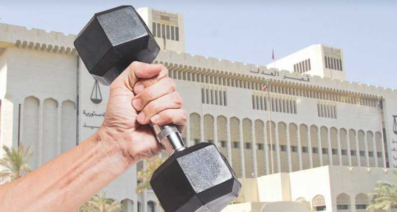 10 سنوات سجناً لدكتور جامعي اعتدى بالضرب على ابن أخيه بثقل حديدي "دمبل" 