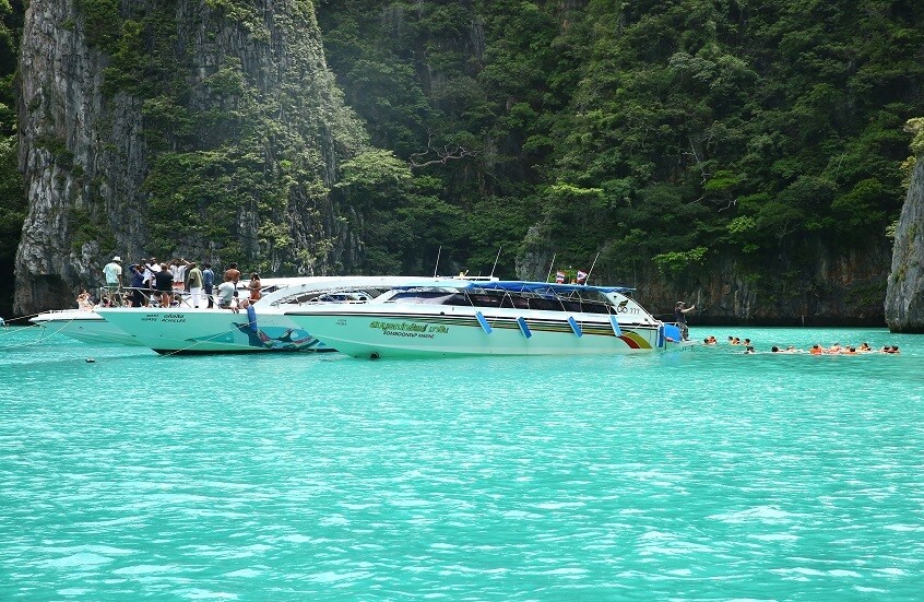 "يديعوت أحرنوت" تكشف تفاصيل فضيحة وسلوك فاحش ومقيت "للسياح الإسرائيليين" في تايلاند والسلطات تتحرك