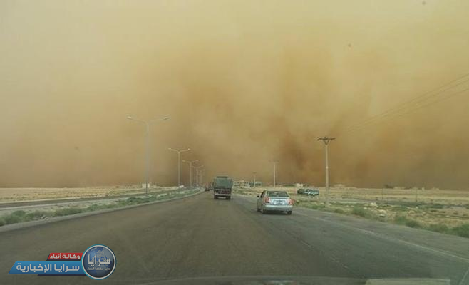 بالفيديو ..  "سرايا" ترصد مئات المركبات العالقة على الطريق الصحراوي 