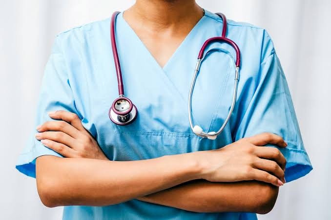 طالبة بمعدل 95.15% تناشد عبر سرايا: حلم الطب ضاع ..  وأين العدالة في القبولات الجامعية؟