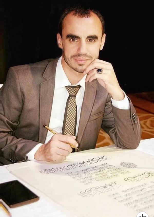 الخطاط الأردني البوايزة يتأهل لجائزة الشيخ زايد للكتاب