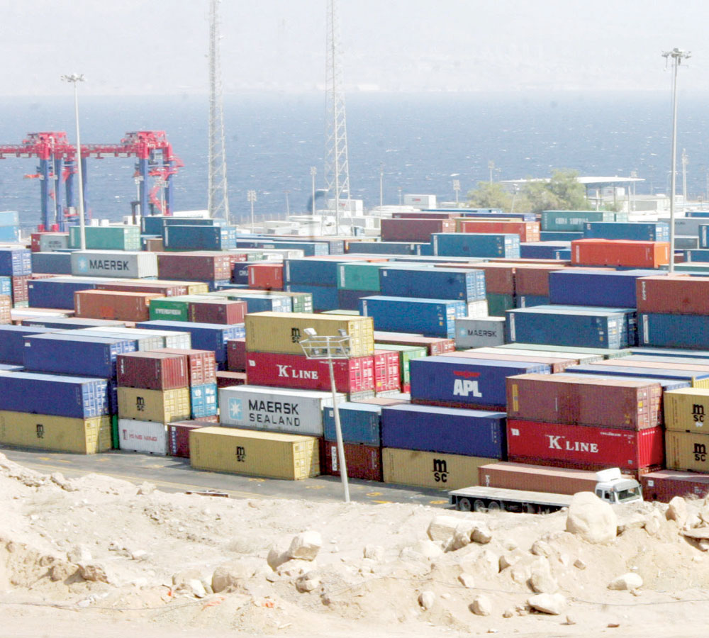 القطاعات التجارية تحبس أنفاسها خشية تجدد إضراب عمال الموانئ