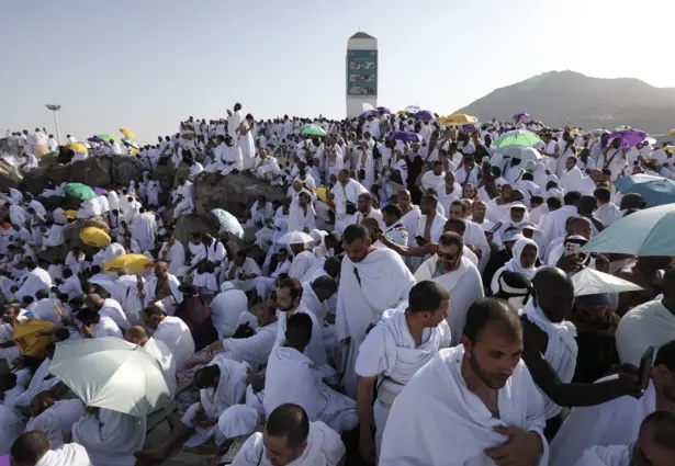السعودية: ضبط مقيم مصري حاول تهريب 22 وافدًا مخالفًا إلى مكة دون تصريح حج
