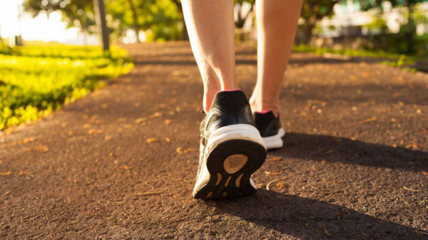 خفض السكر وإنقاص الوزن ..  فوائد المشي بعد الأكل  