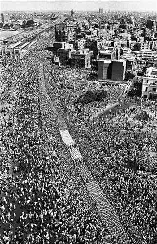 بالصور ..   جنازات أشهر الحكام العرب