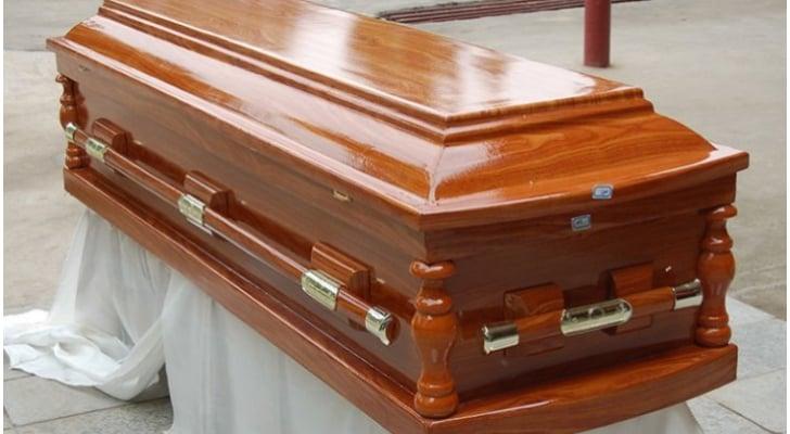 برازيلي يزيف وفاته لمعرفة من سيحضر جنازته