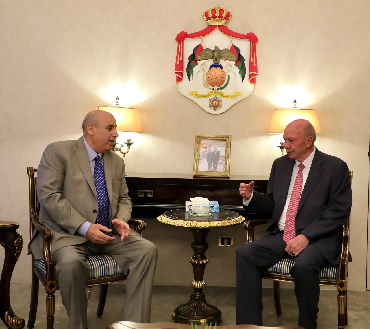 ماذا دار بين القاضي والفايز؟