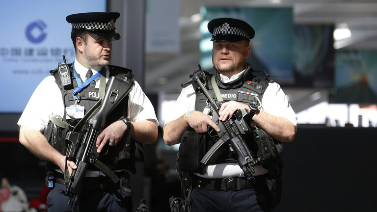 الشرطة البريطانية تعتقل رجلا يشتبه بإعداده هجمات إرهابية في قضية "مرتبطة بسوريا"