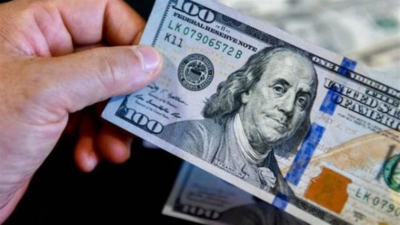 الدولار يتجه لتسجيل أفضل أسبوع في عام مستفيدا من ضعف الين