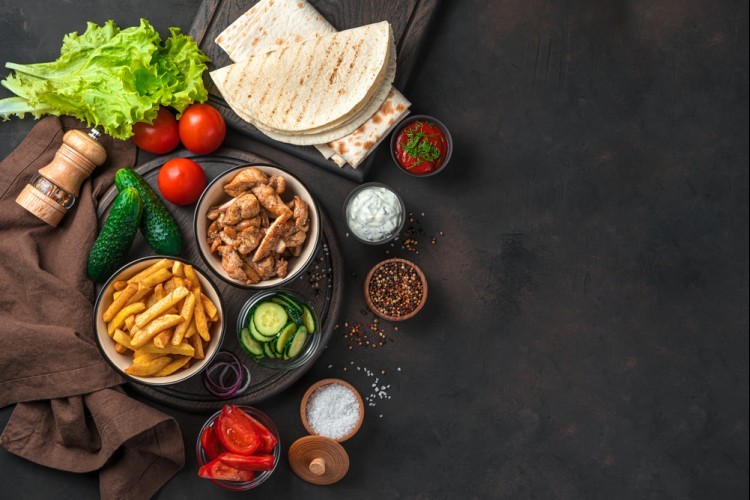 تعرفي على طريقة عمل خبز التورتيلا للشاورما