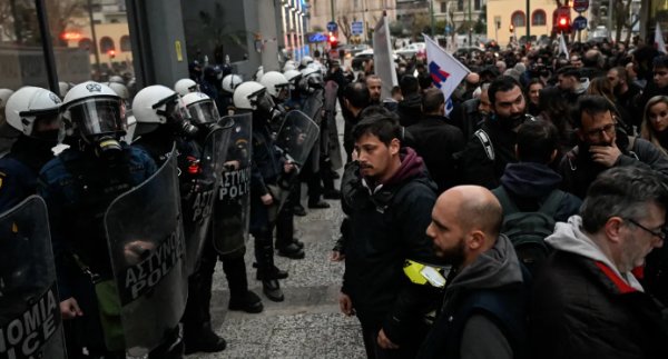 بسبب الحادث  ..  إضراب يشل شبكة القطارات في اليونان