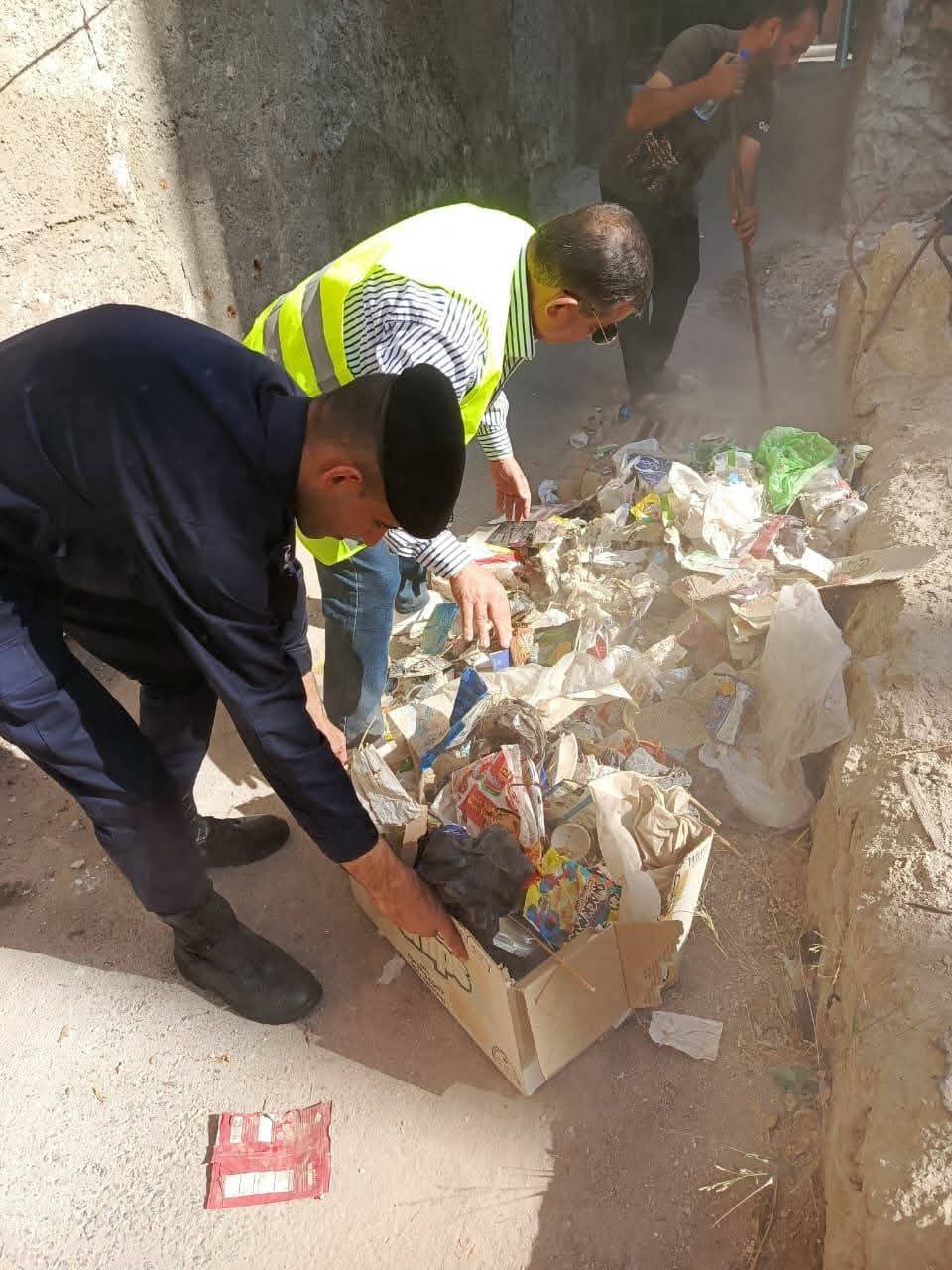 بلدية الزرقاء تطلق حملة نظافة شاملة في مدينة الزرقاء بسواعد موظفي الدوائر الاداريه