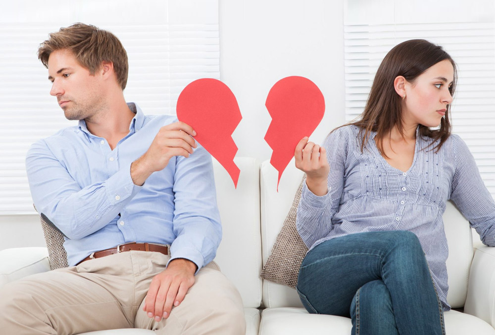 زوجك يريد الإنفصال؟ هذه إشارات انتهاء علاقنكما