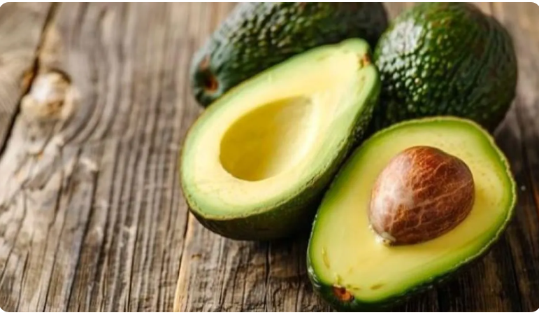 يدعم صحة الجلد والعينين ..  خبراء يكشفون الفوائد الجديدة للأفوكادو