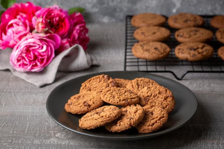 طريقة عمل كوكيز العسل الأسود