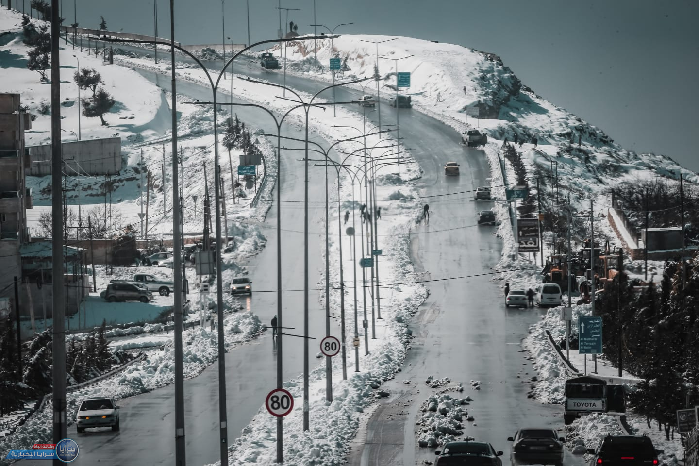 الحكومة: نراقب الحالة الجوية عن كثب لاتخاذ القرار المناسب بشأن دوام الأحد