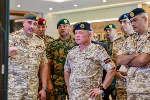  الملك يزور القيادة العامة للقوات المسلحة 