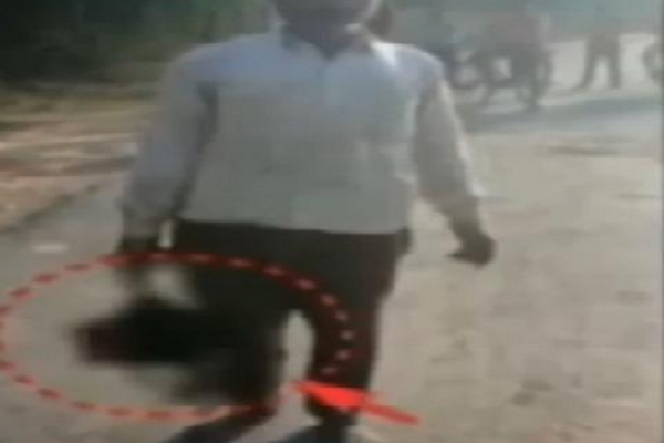 قطع رأسها بأداة حادة ..  شاهد أب يقتل ابنته بطريقة بشعة ويسلم نفسه للشرطة