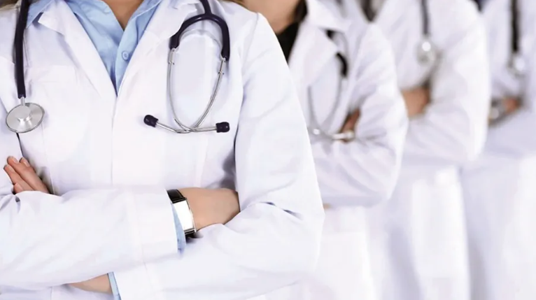 أطباء يمارسون الاختصاص دون اعتراف قانوني