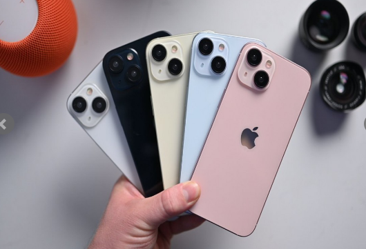 تسريبات مصورة جديدة تؤكد تؤكد تفاصيل مواصفات وألوان هواتف iPhone 15