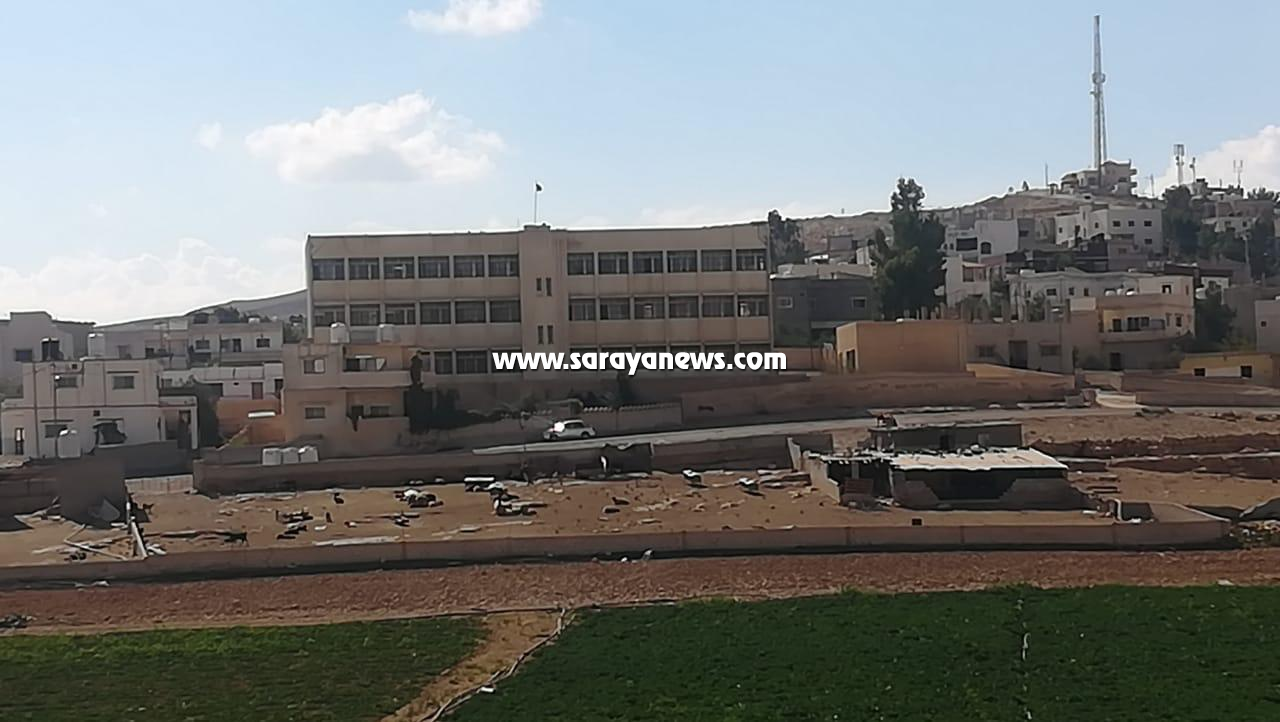 بالصور  ..  أولياء أمور طالبات "ام الصليح" يمتنعون عن إرسال ابنائهم الى المدرسة 